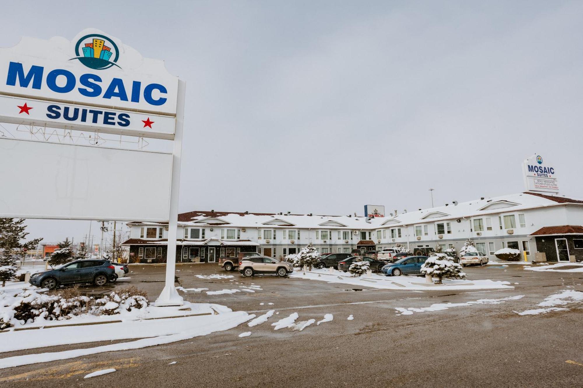 Western Budget Plus Mosaic Suites Red Deer Exterior photo