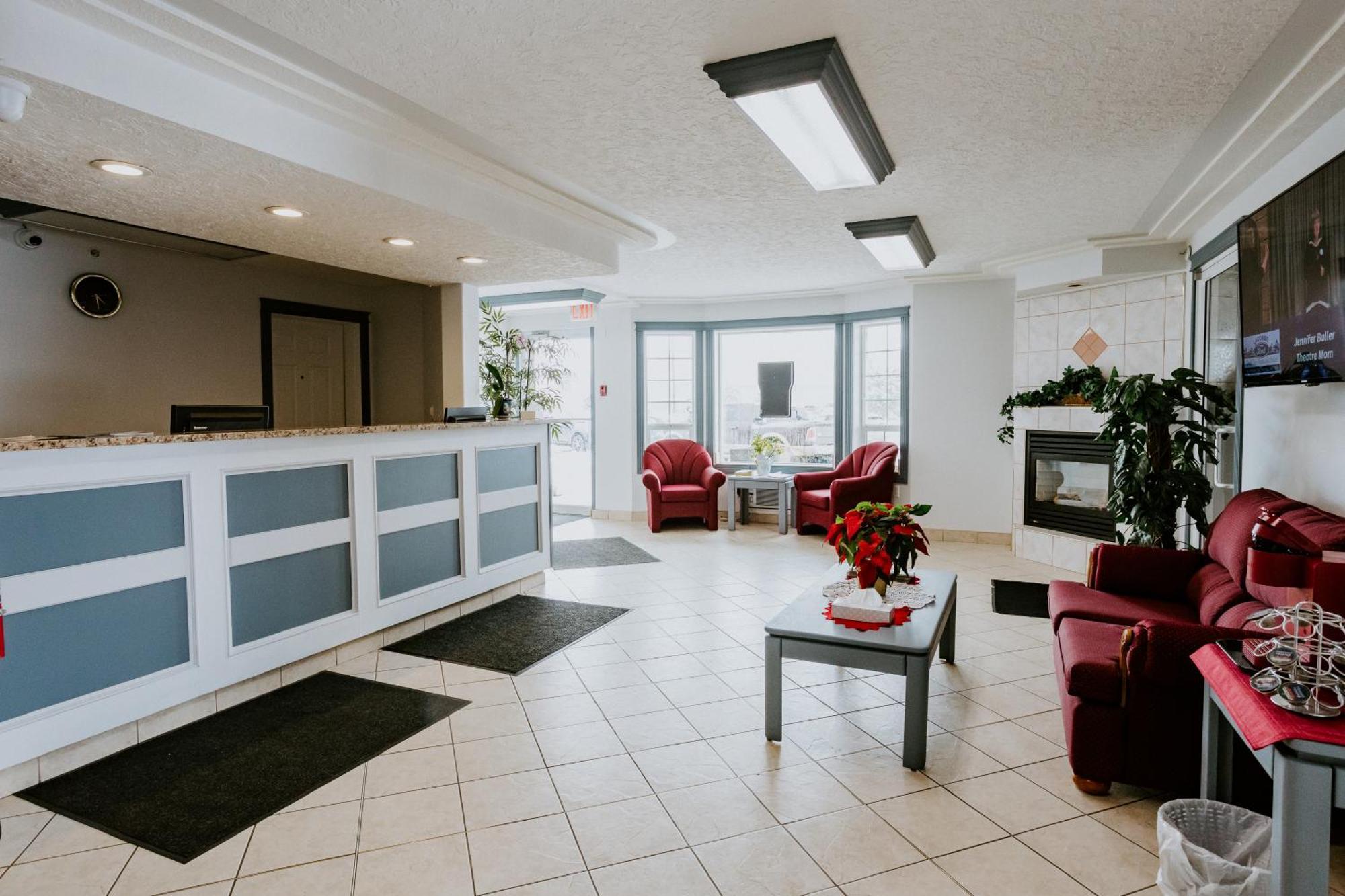 Western Budget Plus Mosaic Suites Red Deer Exterior photo