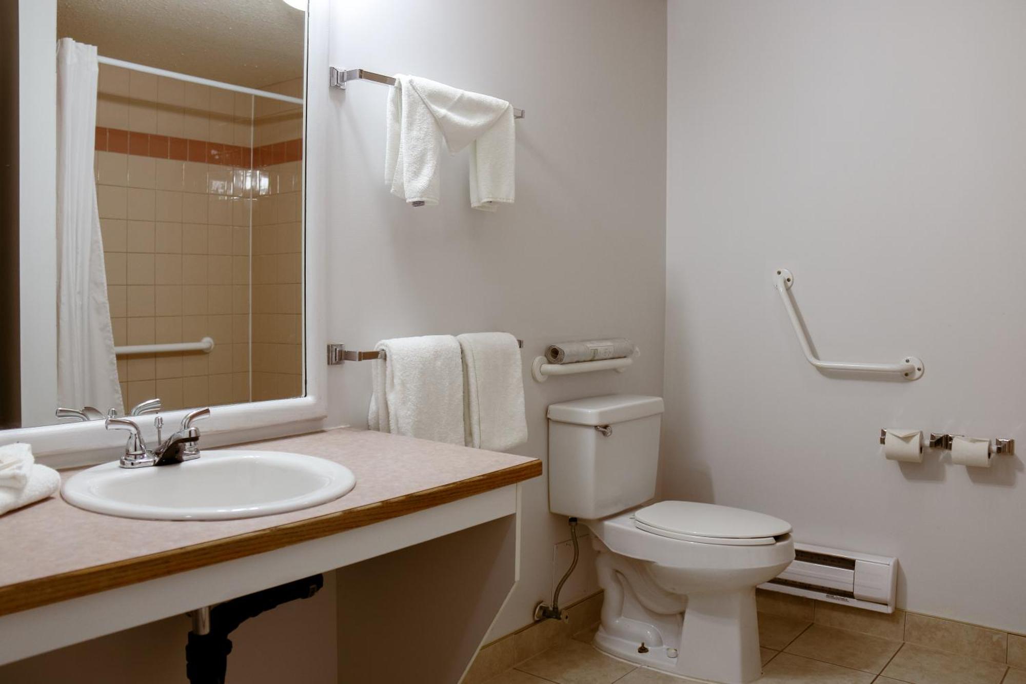 Western Budget Plus Mosaic Suites Red Deer Exterior photo