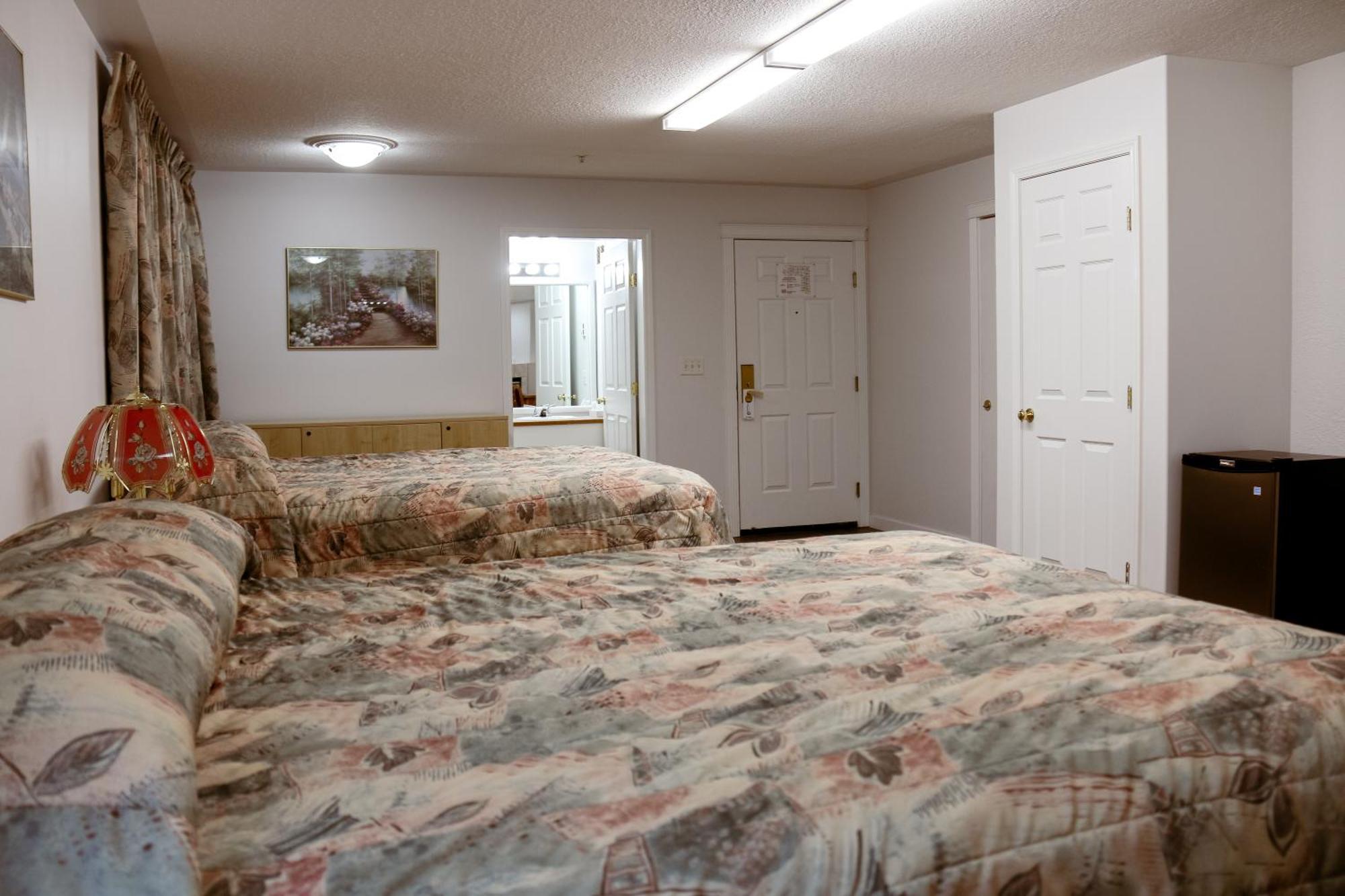 Western Budget Plus Mosaic Suites Red Deer Exterior photo