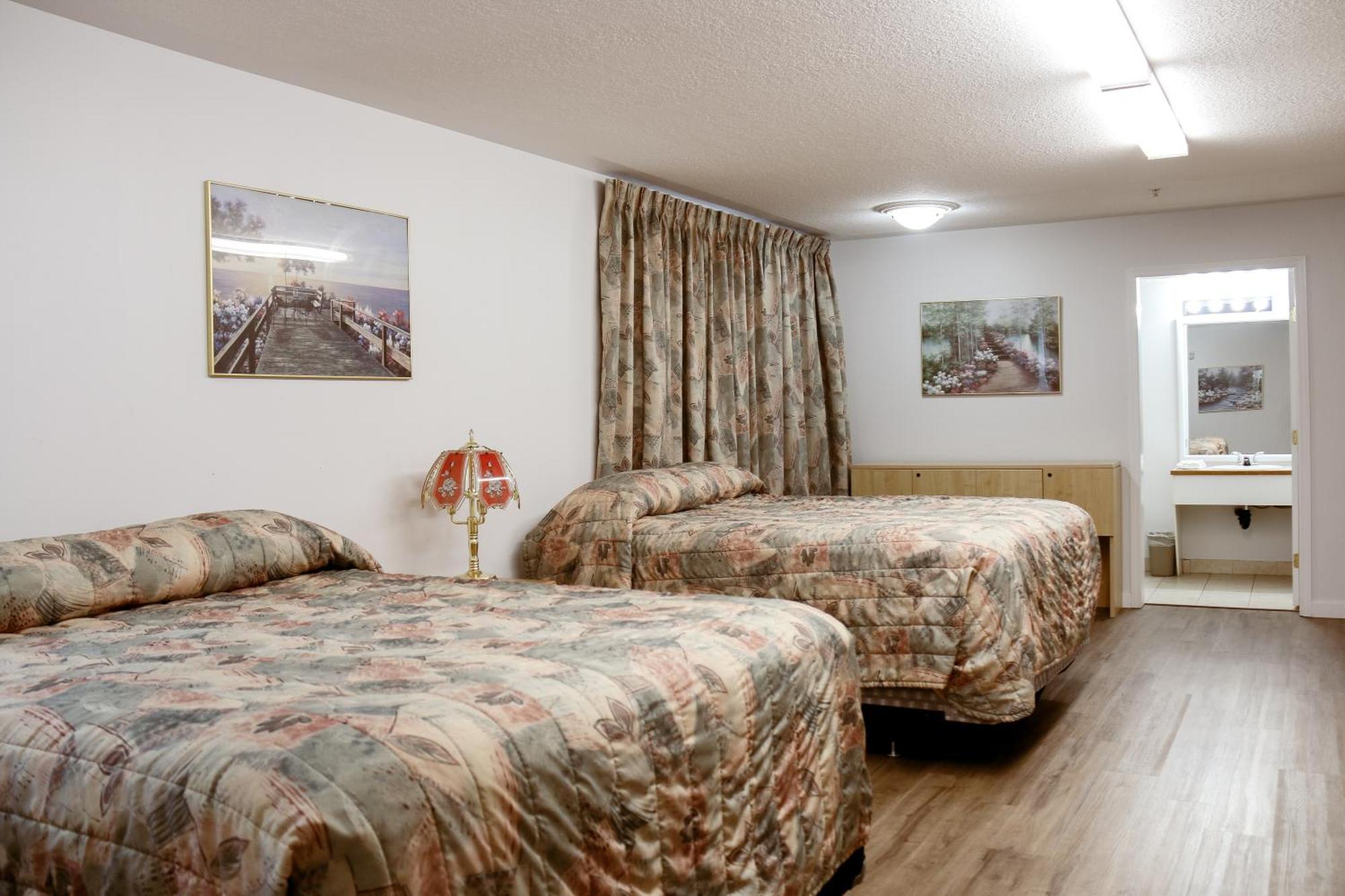 Western Budget Plus Mosaic Suites Red Deer Exterior photo